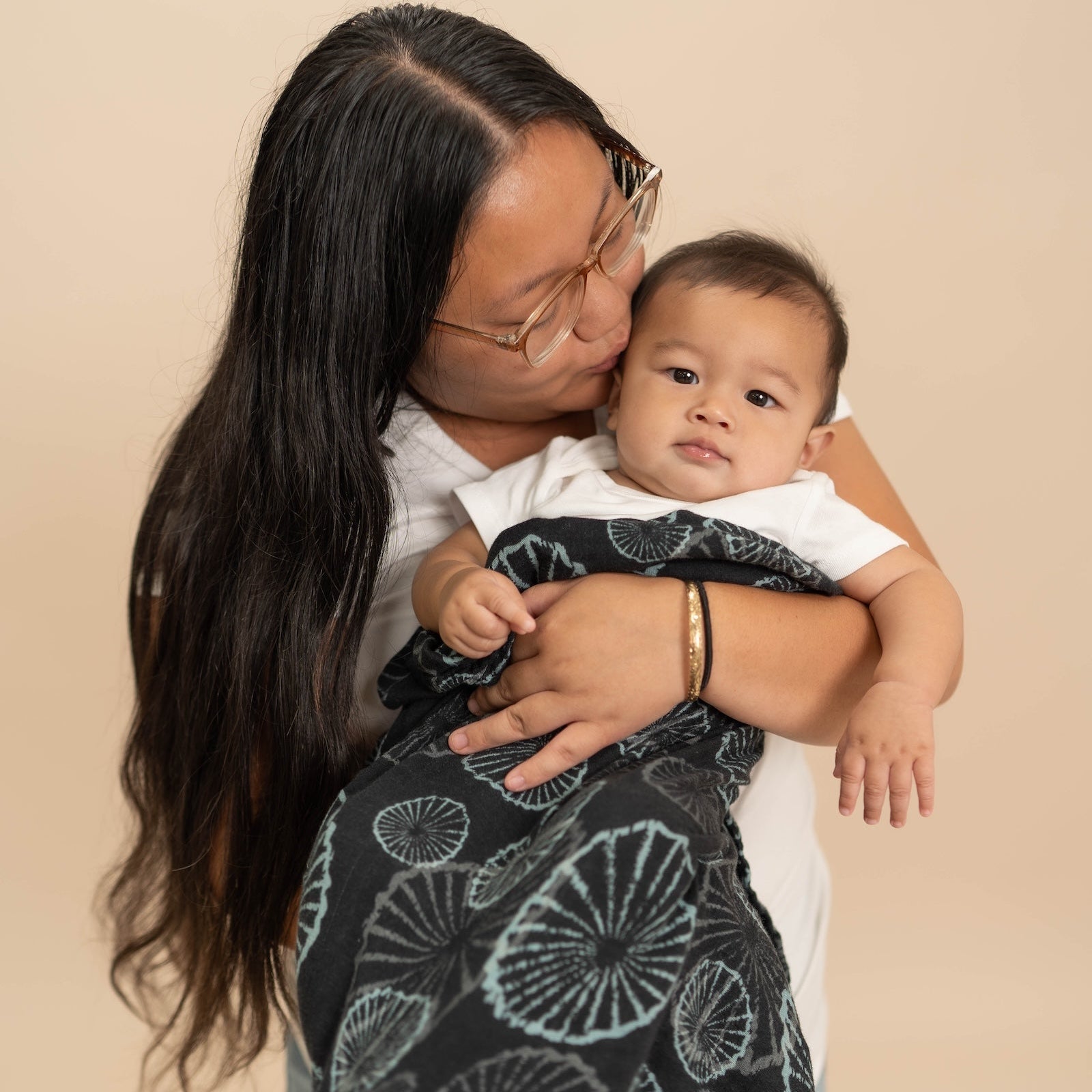 Black ʻOpihi Kapa Moe - Hawaiian Bamboo Swaddle Blanket