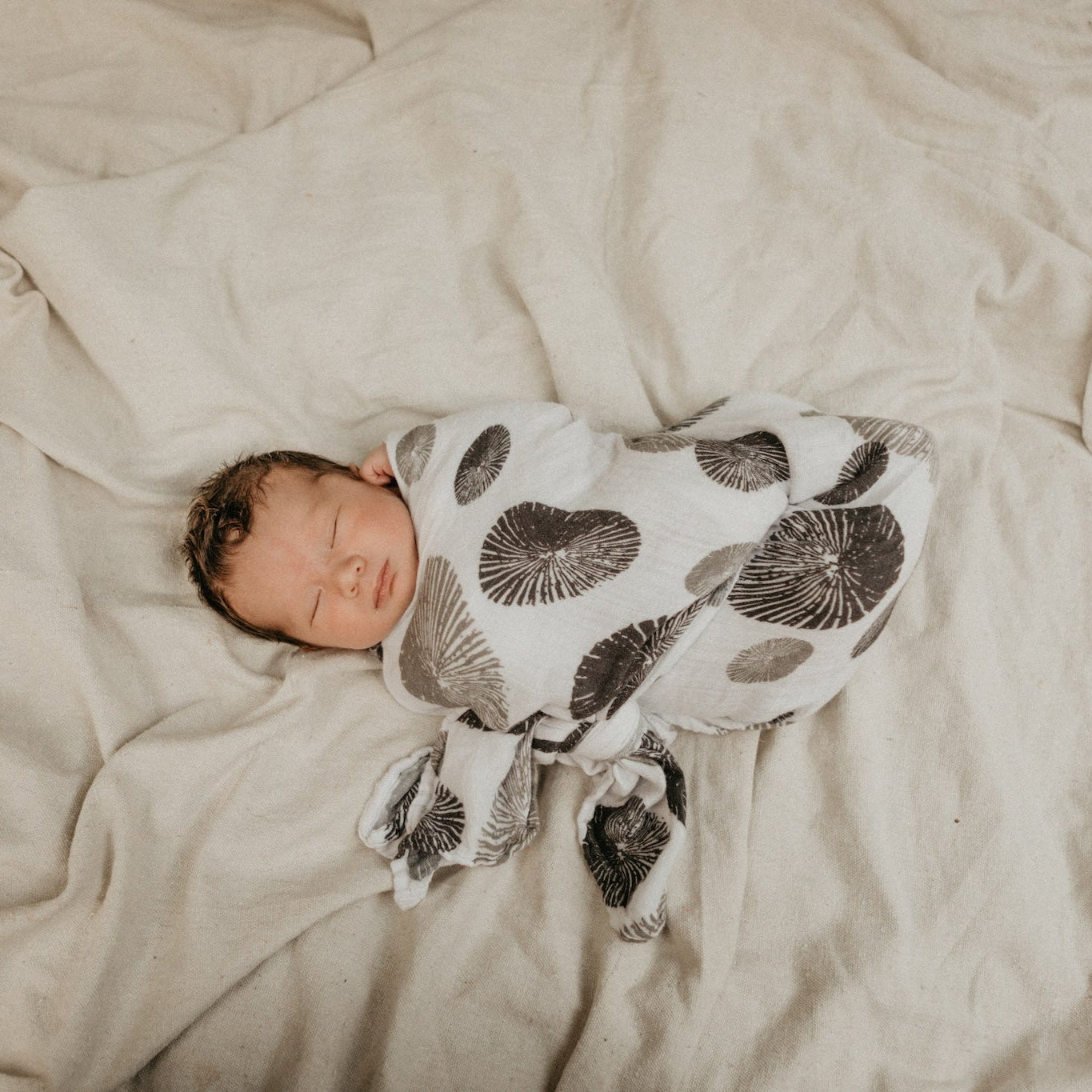 BW ʻOpihi Kapa Moe - Hawaiian Bamboo Swaddle