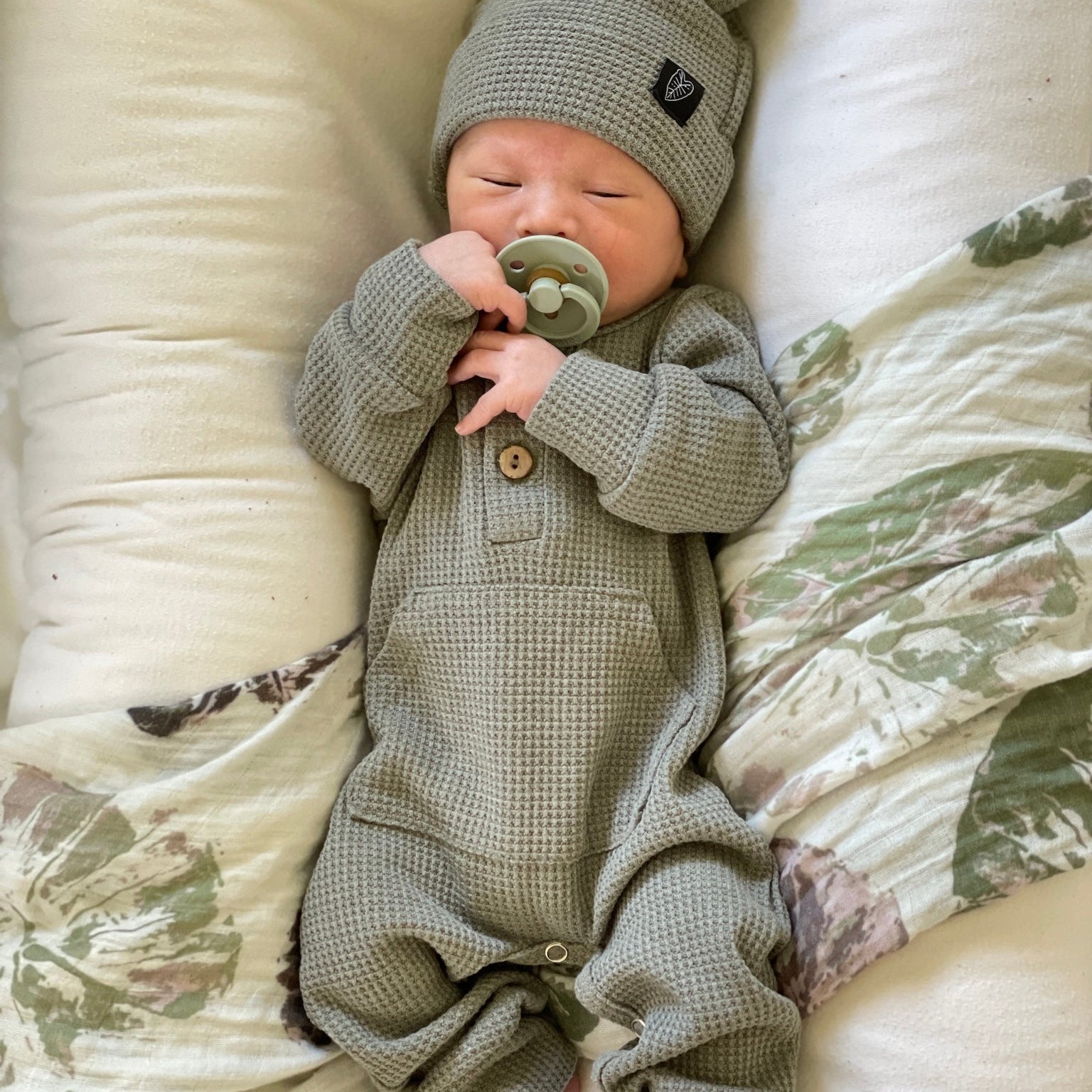 Kalo Stamp Kapa Moe - Hawaiian Bamboo Swaddle Blanket