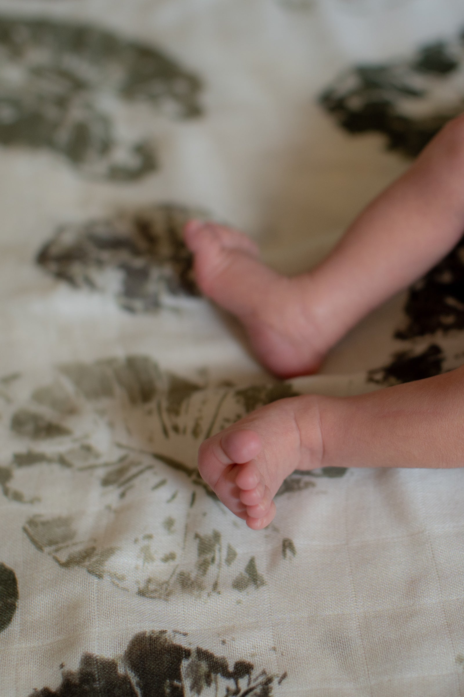 Kalo Stamp Bamboo Muslin Kapa Moe (Swaddle Blanket)