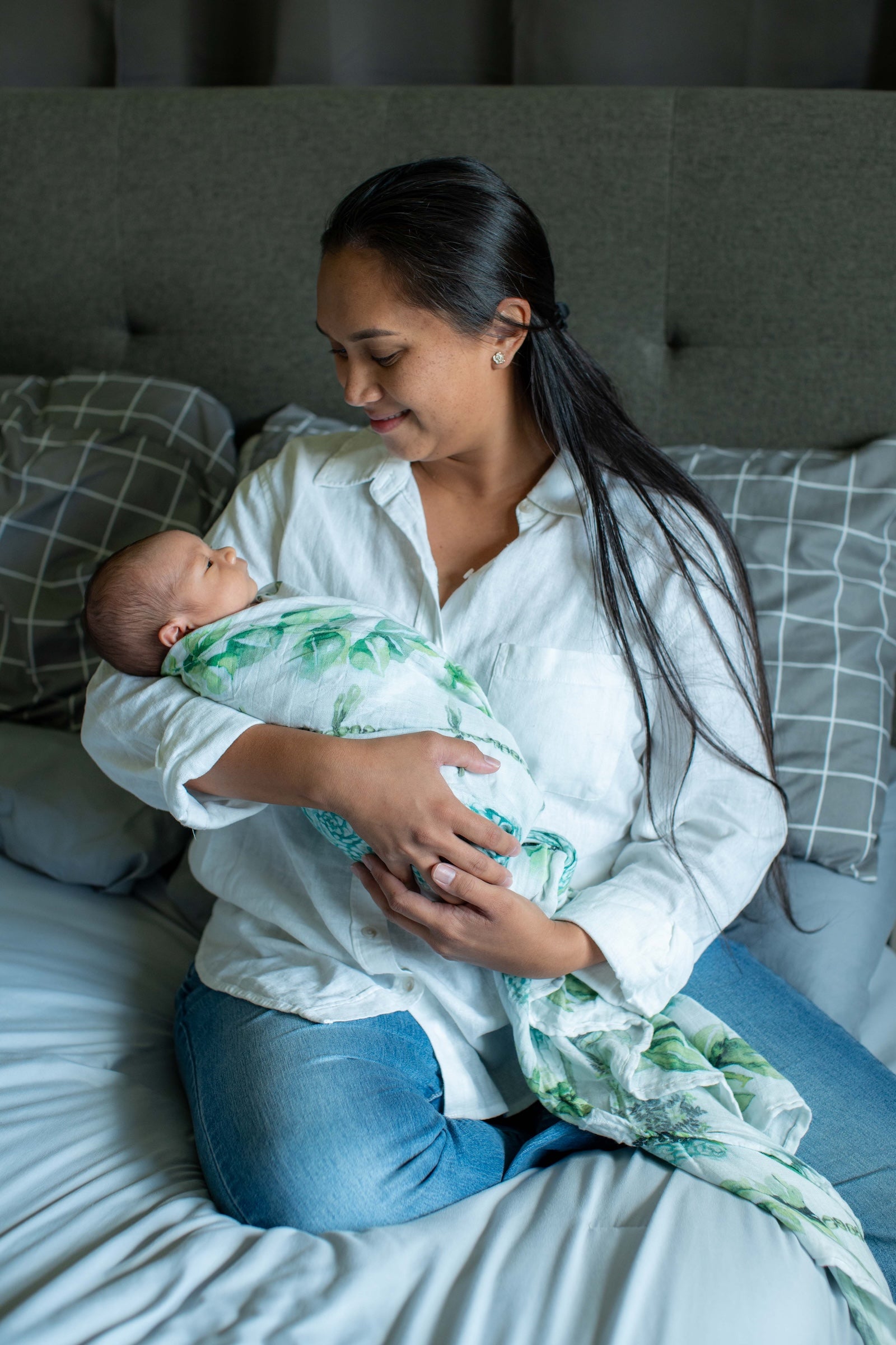 Lei Omaomao Bamboo Muslin Kapa Moe (Swaddle Blanket)