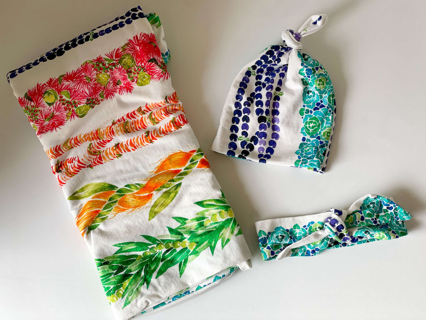 lei anuenue aloha baby set from the keiki dept, a collab with kaulumaika