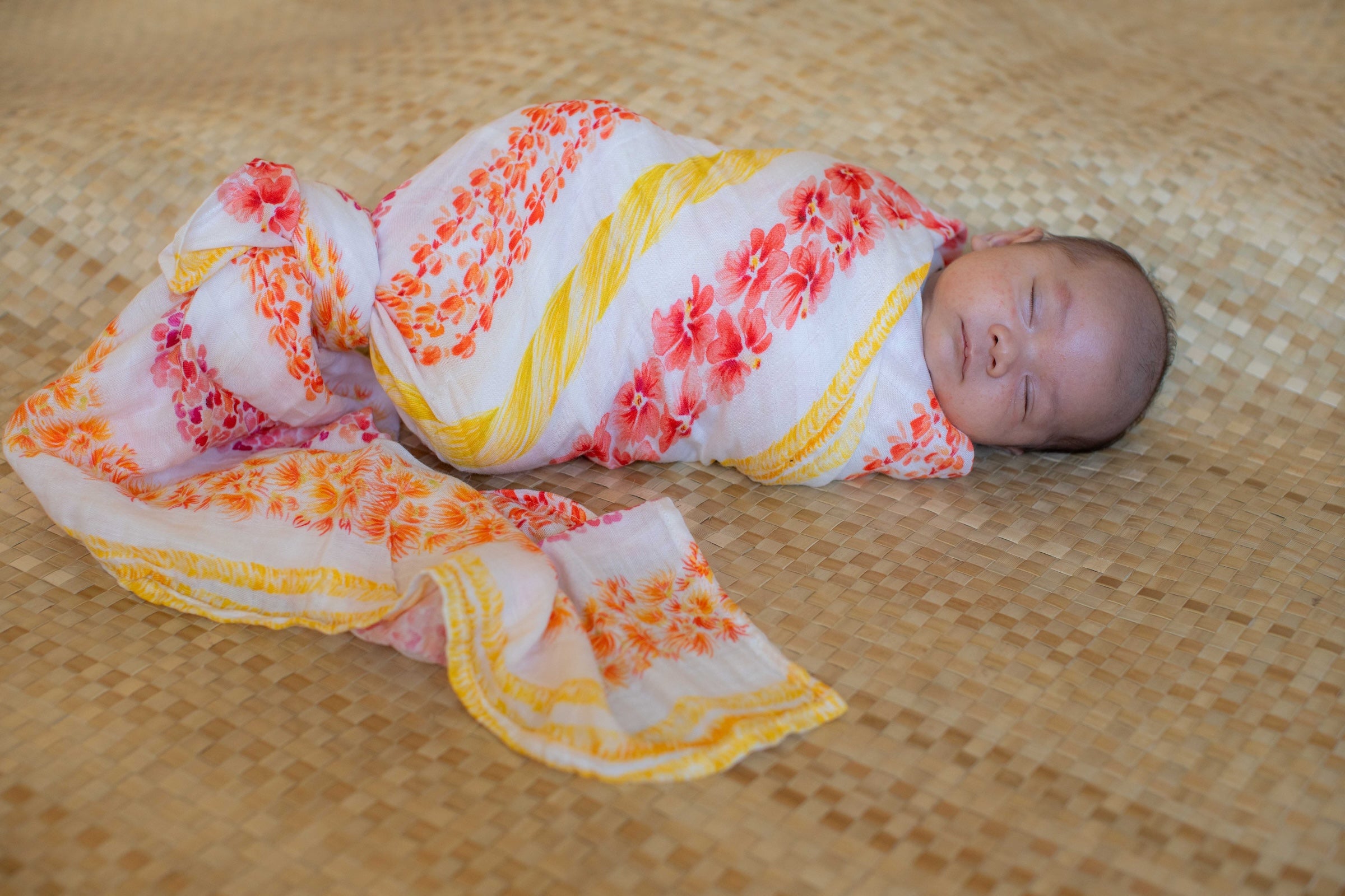 Lei Alaula Ulaula Bamboo Muslin Kapa Moe (Swaddle Blanket)