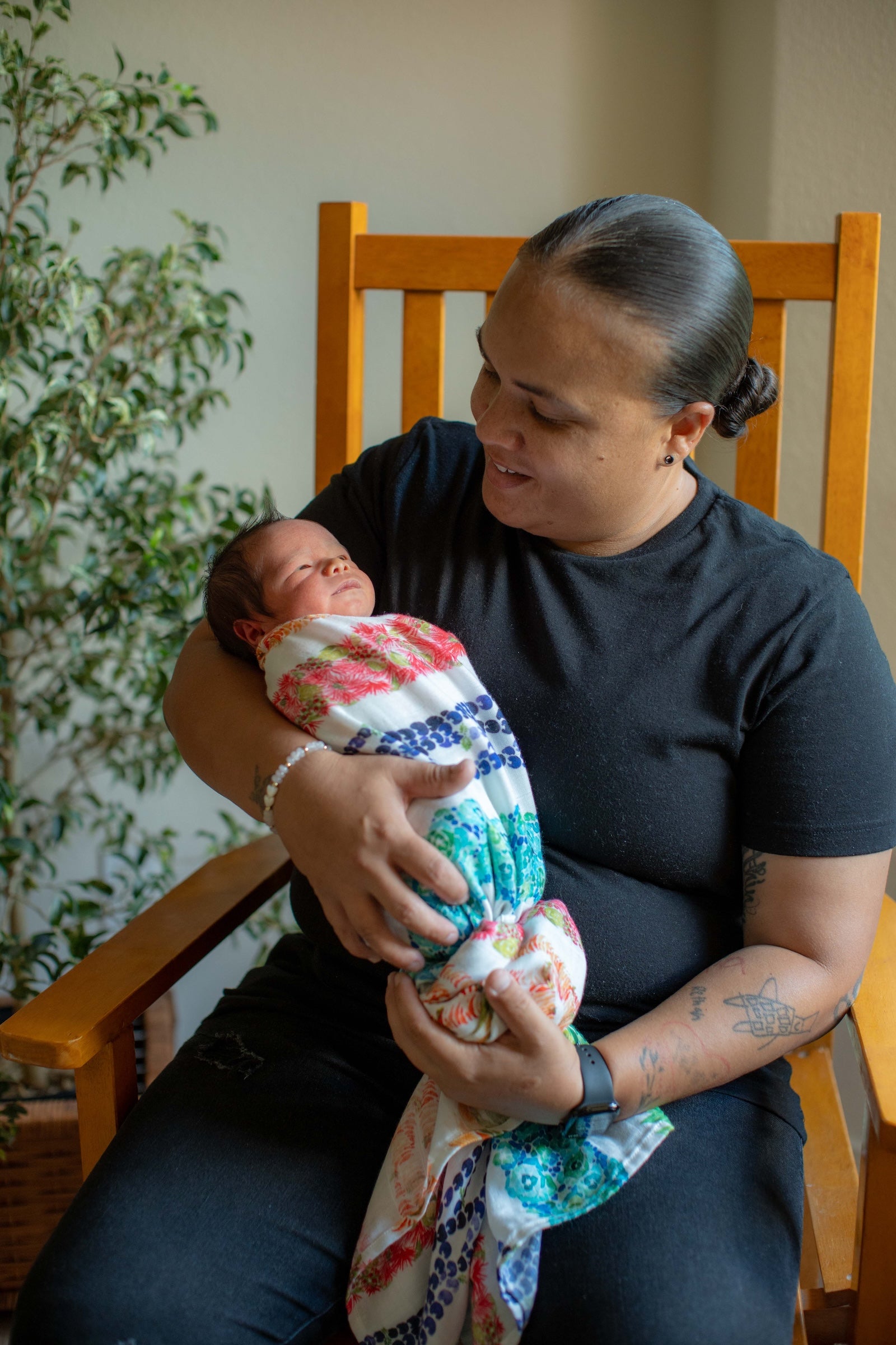 Lei Anuenue Bamboo Muslin Kapa Moe (Swaddle Blanket)