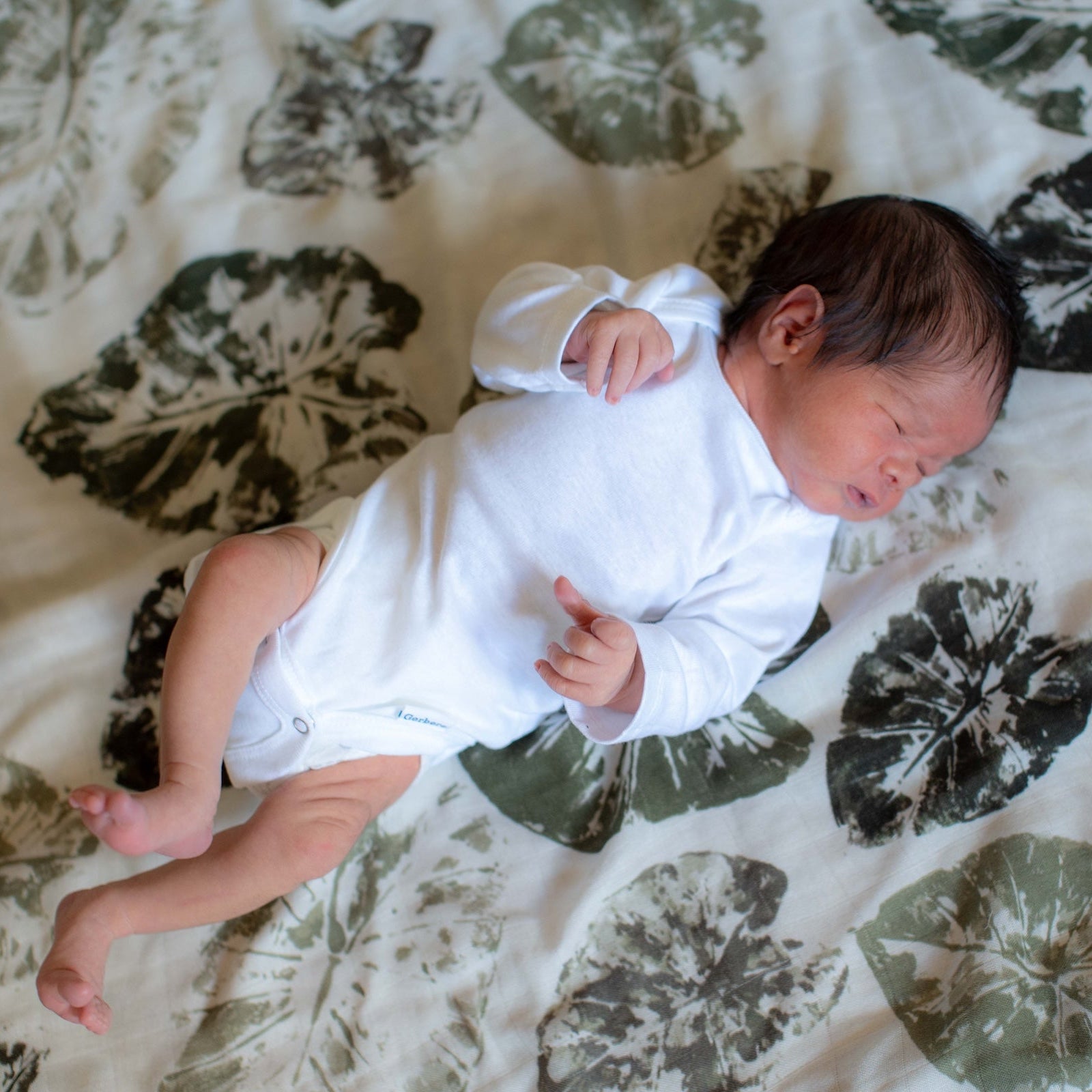 Kalo Stamp Kapa Moe - Hawaiian Bamboo Swaddle Blanket