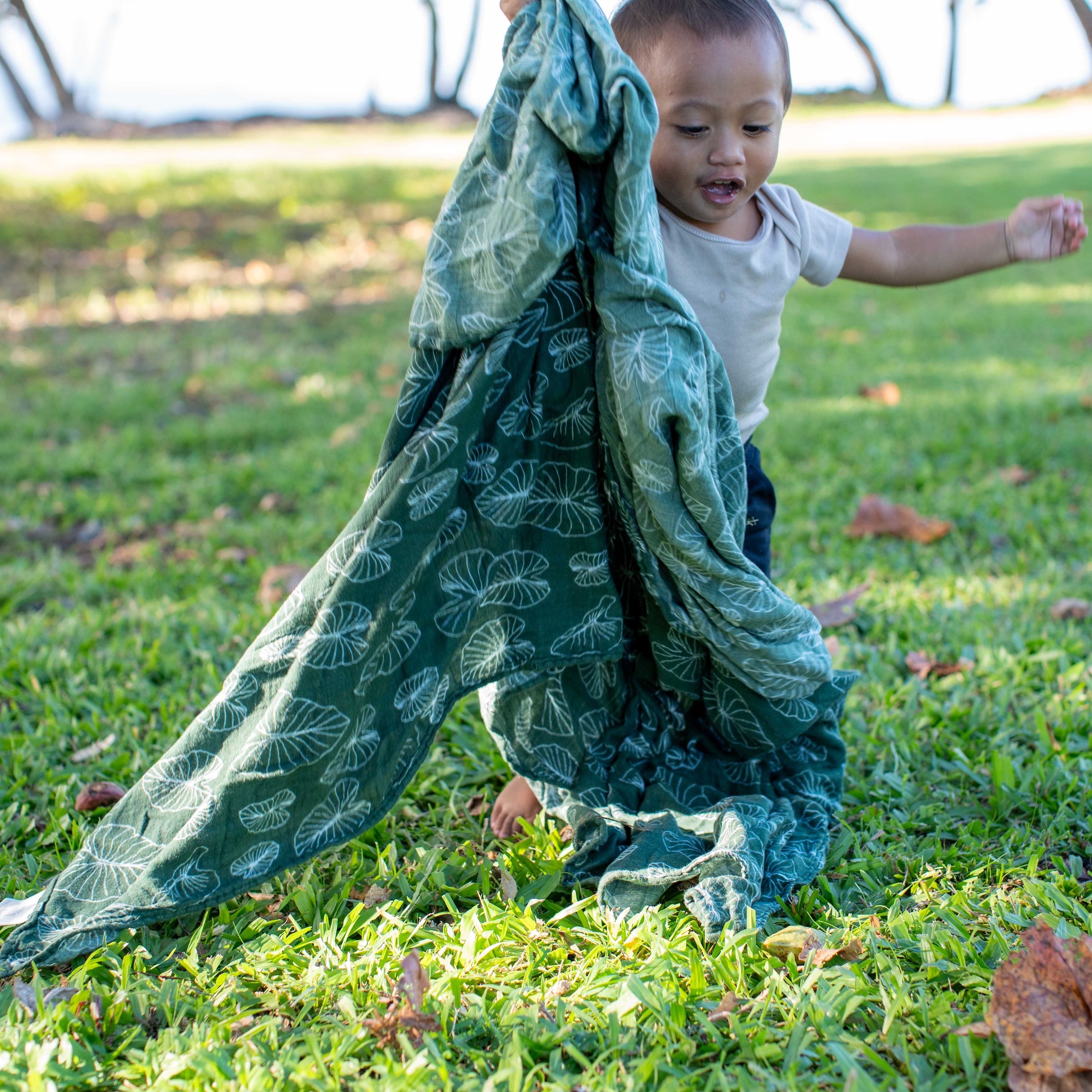 The Keiki Dept Bamboo Kapa Moe (Muslin Swaddle Blanket)