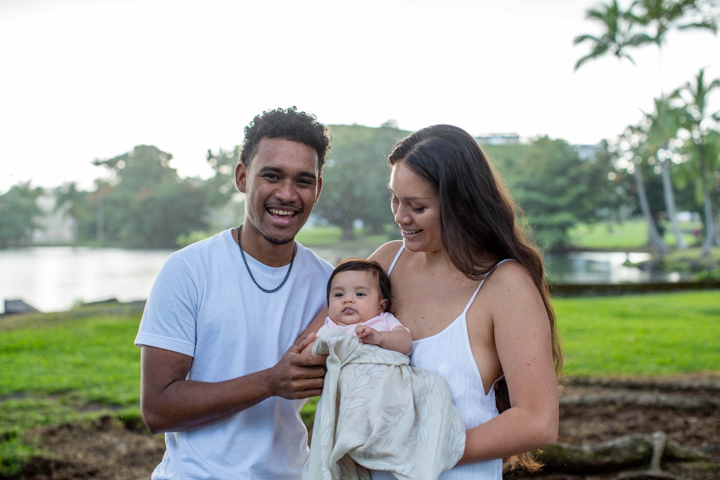 White Maile Strands Kapa Moe - Hawaiian Bamboo Swaddle