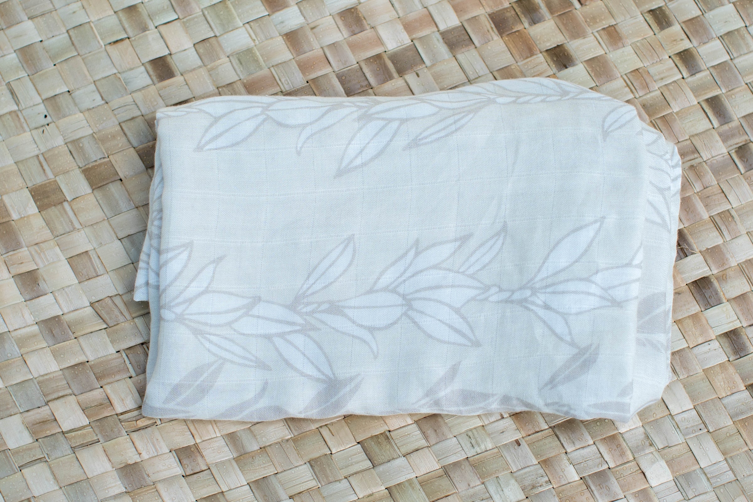 White Maile Strands Kapa Moe - Hawaiian Bamboo Swaddle